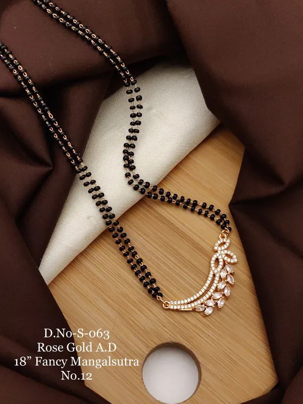 https://d1311wbk6unapo.cloudfront.net/NushopCatalogue/tr:f-webp,w-600,fo-auto/D-NO-S-063 ROSE GOLD AD 18 FANCY MANGALSUTRA_1684936625270_uyhi2nk87f7swqn.jpg__Ketmera